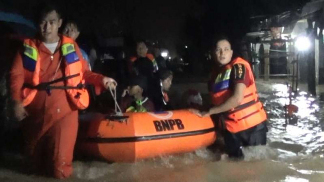 Puluhan Rumah Terendam Banjir, BPBD Evakuasi para Korban