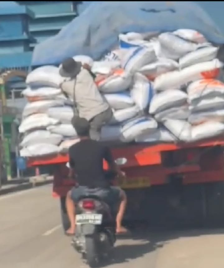 Bajing Loncat Beraksi di Dumai, Beras Bulog dalam Truk  Dicuri