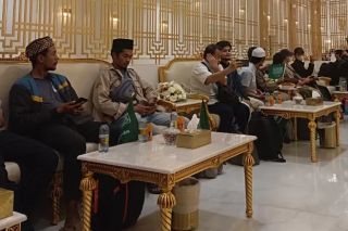 Dievakuasi dari Sudan, Satu Keluarga Tujuan Rohil Diinapkan di Hotel Arya Duta