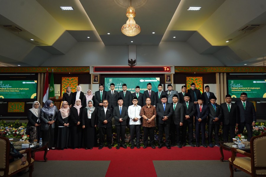 Rektor UIR Resmi Lantik Pejabat Stuktural Periode 2025 - 2029