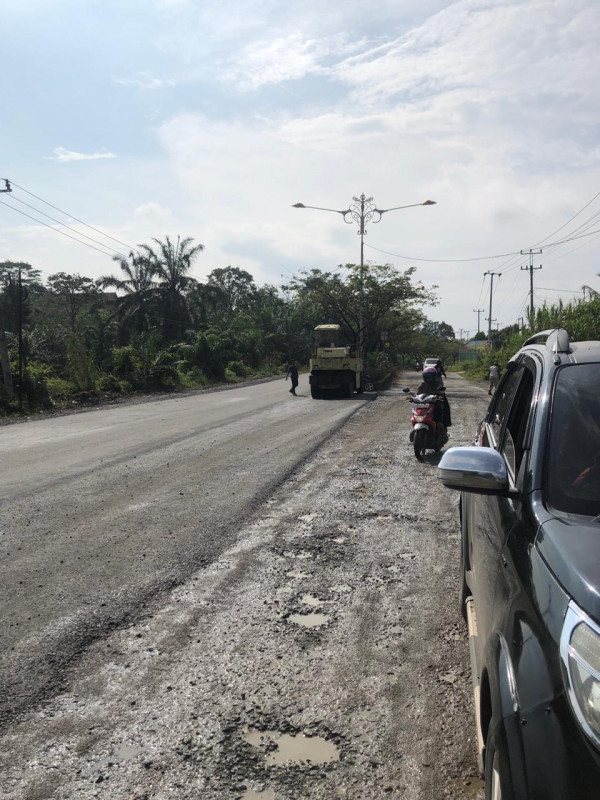 Jelang Idul Fitri, UPT VI PUPR - PKPP Riau  Gesa Perbaiki Jalan Lintas Rohul