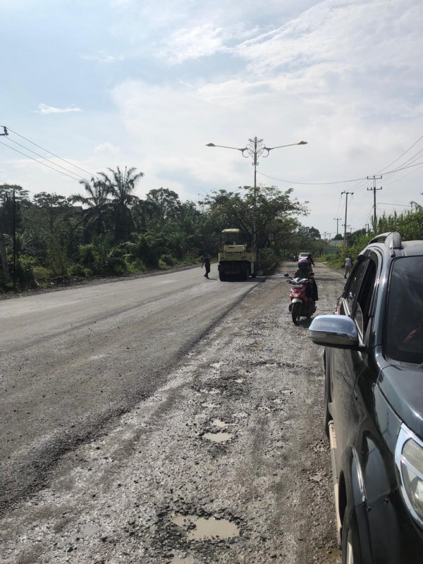Jelang Idul Fitri, UPT VI PUPR - PKPP Riau  Gesa Perbaiki Jalan Lintas Rohul