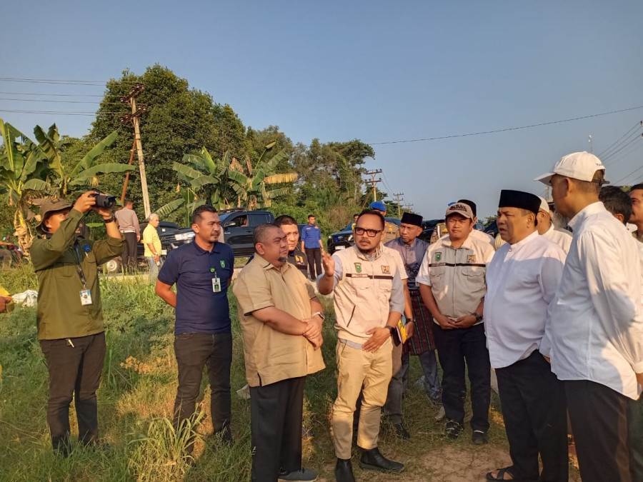 Pj Gubri dan Walikota Dumai Tinjau Pembangunan Jembatan Sungai Mesjid