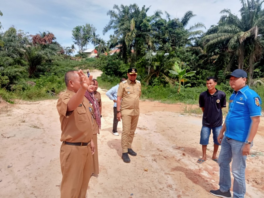 Ketua KNPI Kulim Serta Camat Tinjau Lokasi Longsor dan Banjir