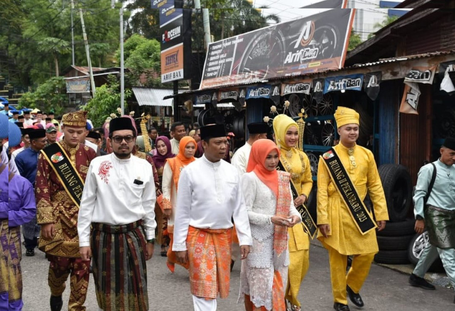 Lestarikan Tradisi, Ginda Burnama Ikut Petang Balimau dan Ziarah Makam 1445 H