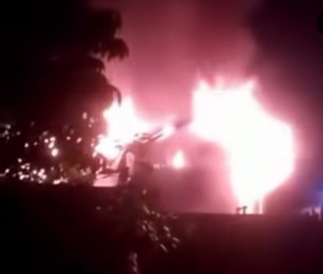 Kebakaran Hanguskan Rumah dan Kantor Bedeng di Jalan Kaswari Pekanbaru