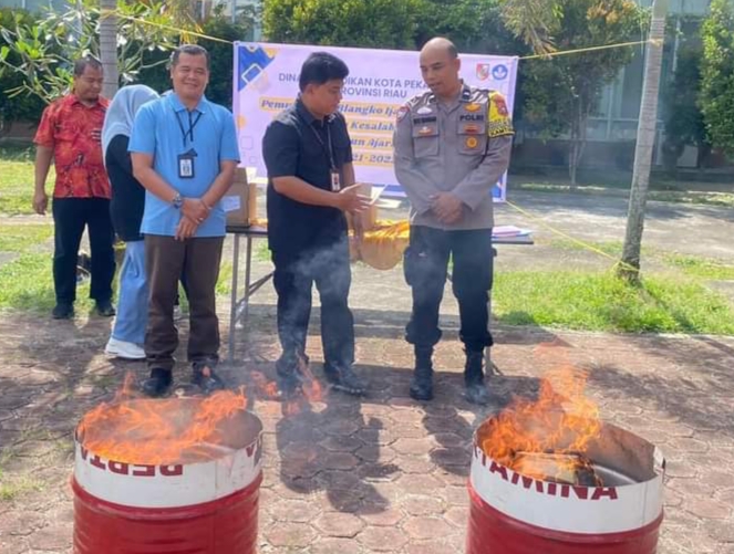 Disdik Pekanbaru Musnahkan Ribuan Blanko Ijazah, Ini Alasannya