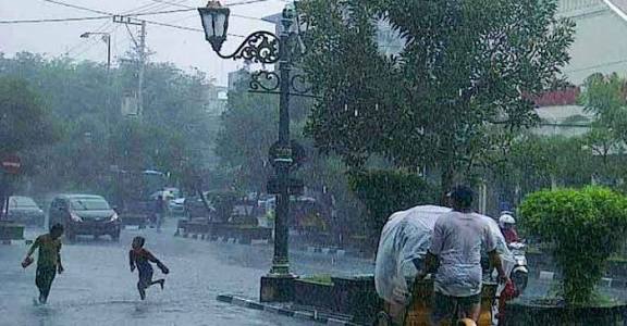 BMKG Ingatkan Potensi Hujan Lebat Disertai Petir di Riau Hari Ini