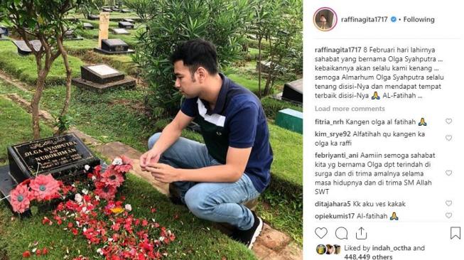 Ucapkan Selamat Ulang Tahun, Raffi Ahmad Datangi Makam Olga Syahputra