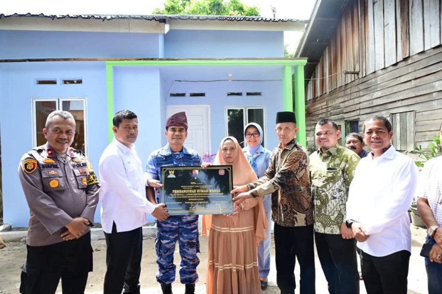 Warga Marpoyan Damai Terima Rumah Layak Huni dari Baznas dan Danlanud Rsn