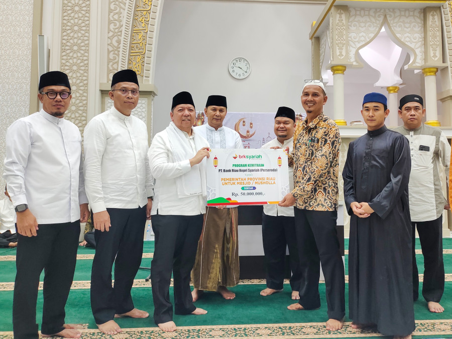 BRK Syariah Salurkan Bantuan CSR untuk Masjid Jamik Al Falah Rohul
