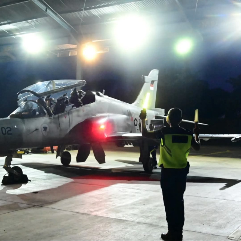 Pilot Tempur Lanud Rsn Tingkatkan Kemampuan Terbang Malam