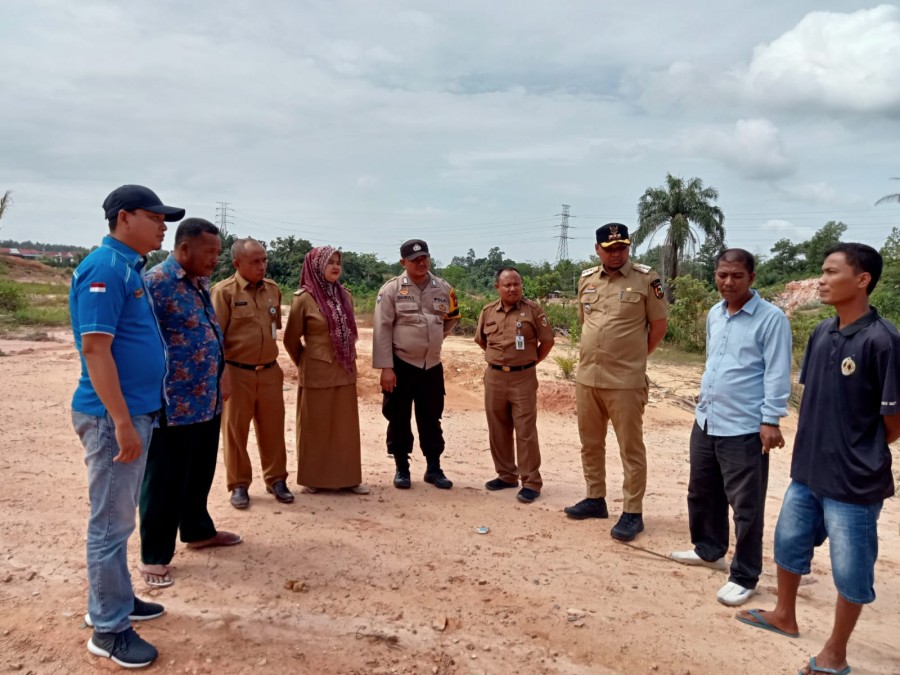 Camat Kulim Tinjau  Pemukiman Warga Terkena Longsor