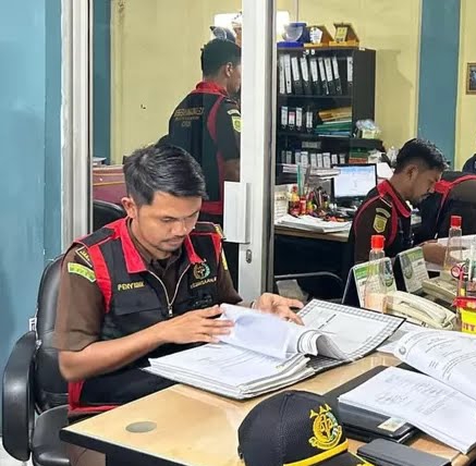 Kejari Inhil Geledah Kantor BPR Gemilang, 316 Dokumen Disita