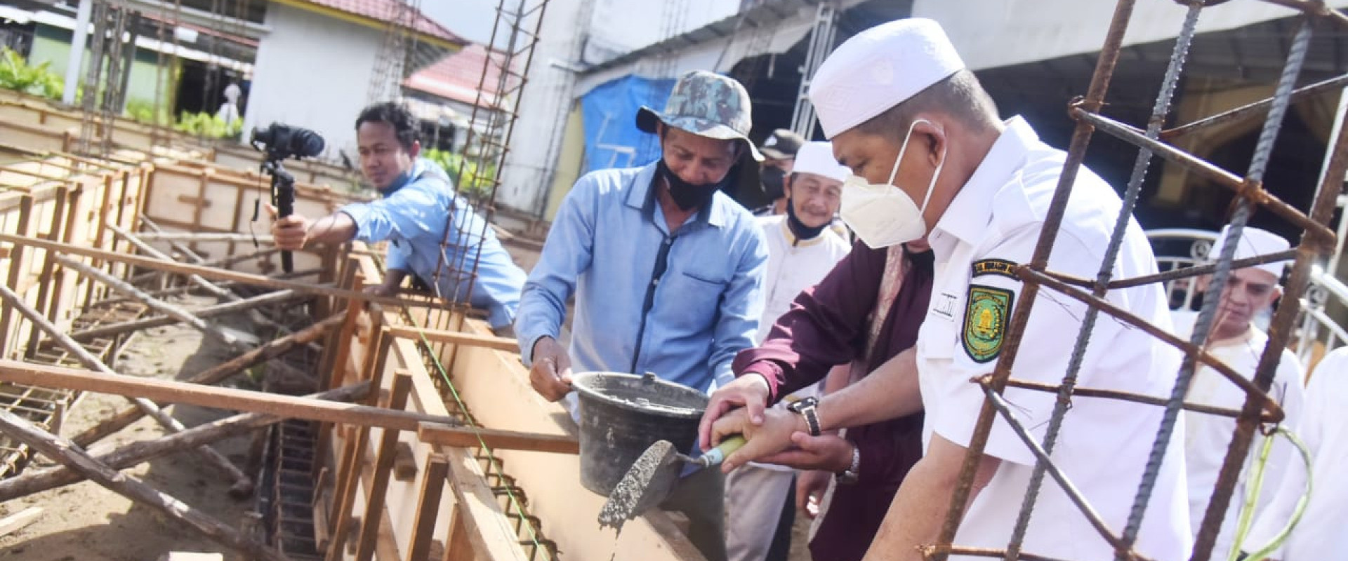 Wabup Inhil Lakukan Pengecoran Pertama Rumah Tahfidz Raudatul Jannah