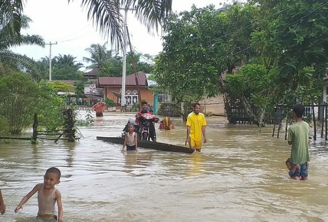 Warga Kampar yang Mengungsi Akibat Banjir, Mulai Terserang penyakit