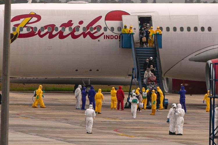 Tiba di Batam, WNI dari Wuhan Diangkut Menuju Natuna