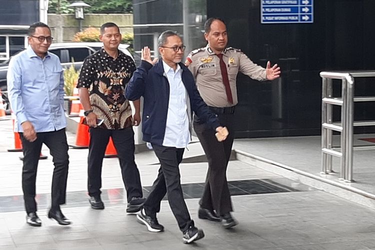 Zulkifli Hasan Penuhi Panggilan KPK Terkait Kasus Suap Alih Fungsi Hutan di Riau