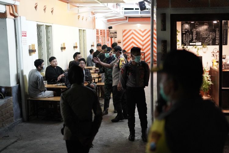 Satgas Covid-19 Riau Desak Pemda Beri Sanksi Pelanggar Prokes 