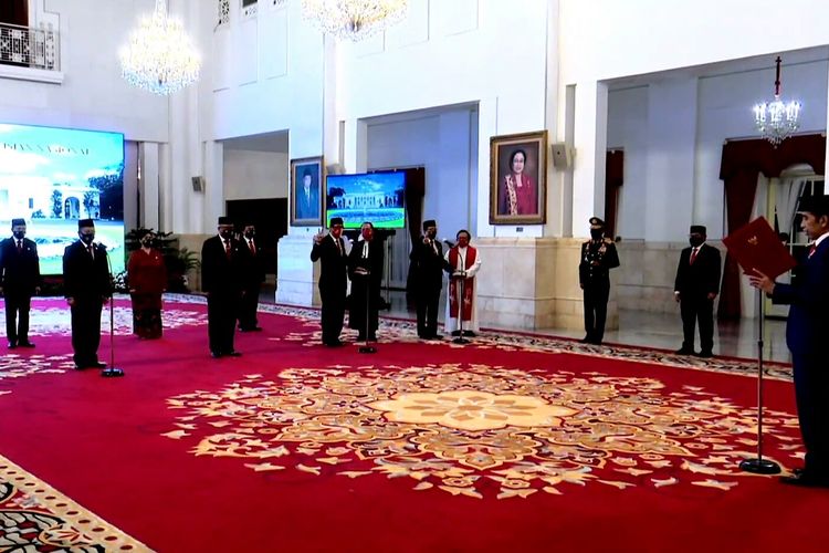 Jokowi Lantik Anggota Kompolnas 2020-2024, Mahfud MD Jadi Ketua