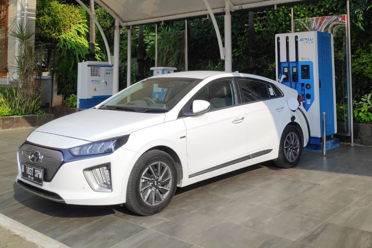 Listrik Rumah 2.200 VA Cukup untuk Ngecas Mobil Listrik Hyundai Ioniq