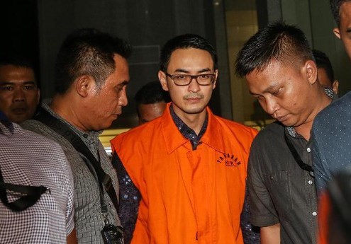 Terbukti Terima Gratifikasi dan Suap DPRD Jambi, Jaksa tuntut Zumi Zola 8 Tahun Penjara