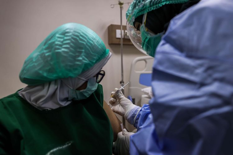 Vaksinasi Covid-19 Bagi Nakes di Riau Sudah 100 Persen 