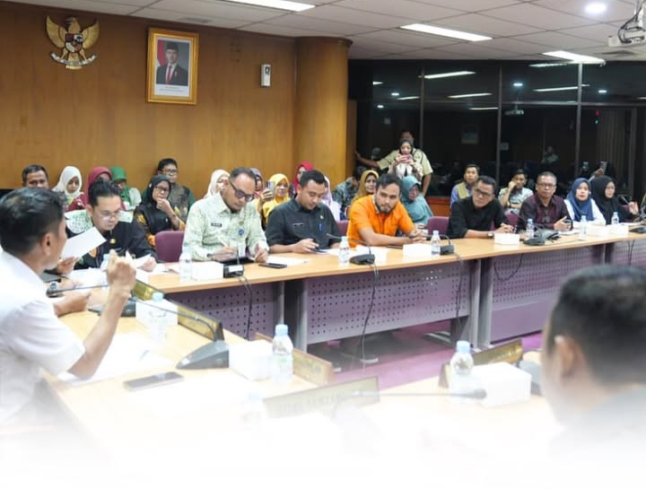 Komisi V DPRD Riau Tampung Aspirasi Perjuangan Guru Bantu