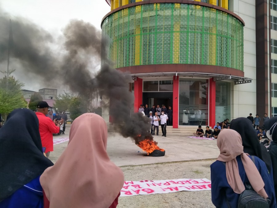 Ratusan Mahasiswa STAIN Bengkalis Demo Protes Kebijakan Kampus