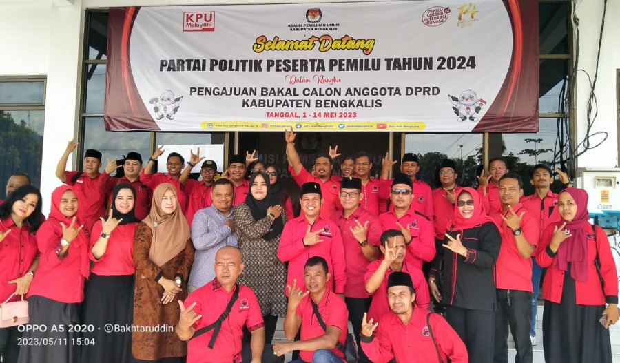 DPC PDI-P Kabupaten Bengkalis Daftarkan Bacaleg ke KPU