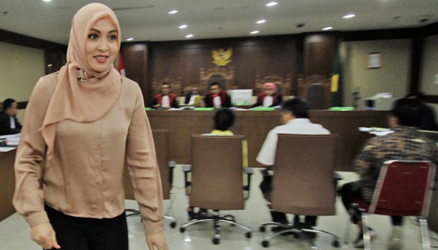 Maret, Angelina Sondakh Menghirup Udara Bebas