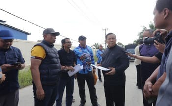 Plt Gubri SF Hariyanto Tinjau Jalan Rigid Hasil Kolaborasi Swasta