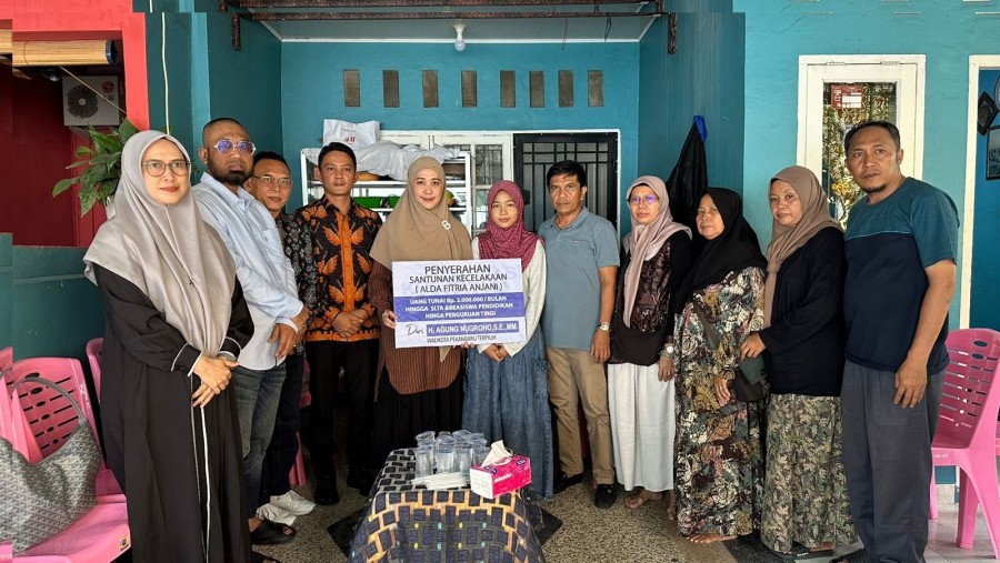 Prihatin, DPC Partai Demokrat Pekanbaru Serahkan Bantuan ke Keluarga Korban Kecelakaan Maut