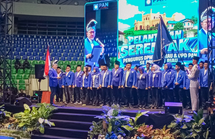 Zulhas Lantik Pengurus PAN Riau, Target Rebut Kursi DPR RI dan Perkuat Basis Daerah