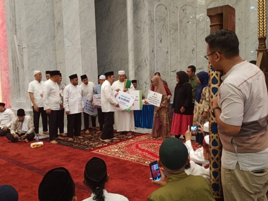 Gubri Serahkan 1.000 Paket Bantuan Idul Fitri di Dumai