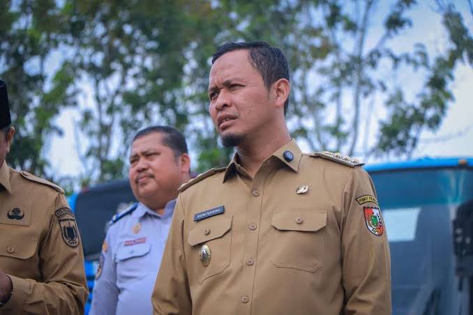 Wali Kota Pekanbaru Segel Perusahaan Penahan Ijazah, Ancam Cabut Izin Permanen
