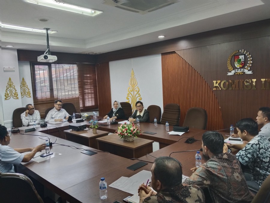 Hearing bersama Pengelola Swalayan, Komisi II Sampaikan 4 Poin Penting