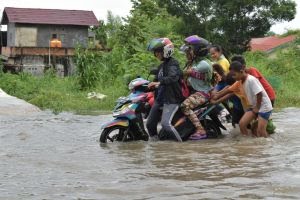 Sungai Batang Lubuh Meluap, Jalur Menuju  Pasir Pengaraian Tidak Bisa Dilewati