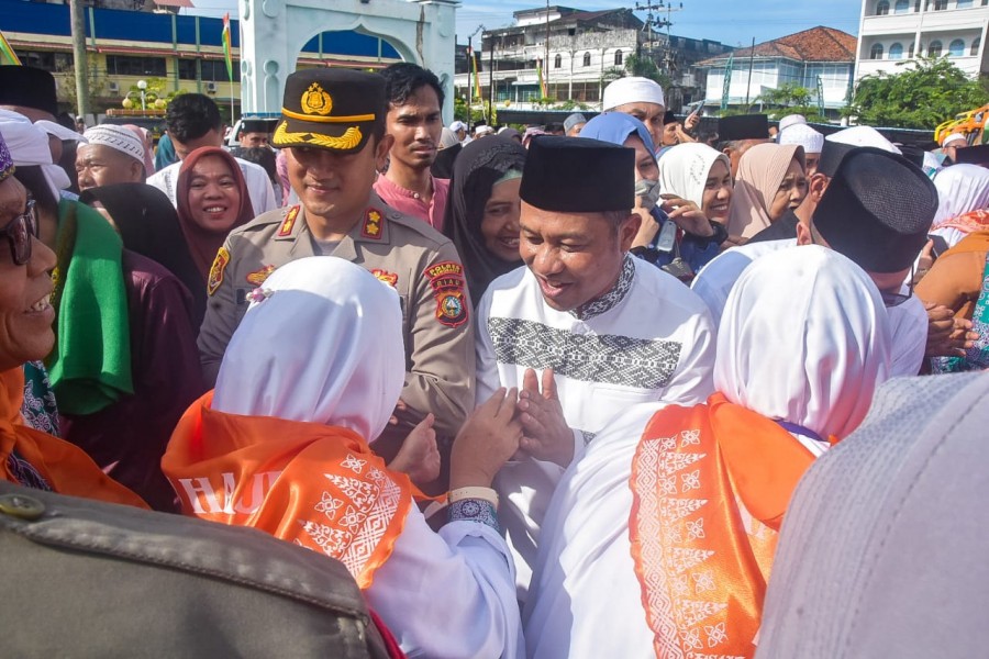 Diselimuti Haru, Wabup Bengkalis Lepas Keberangkatan JCH Rayon Bengkalis-Bantan