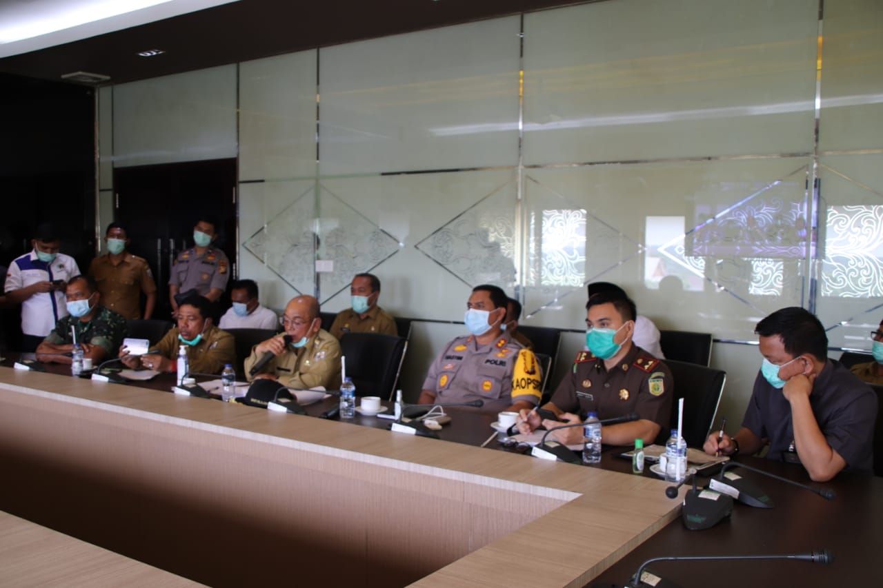 Bupati Harris Laporkan Perkembangan Corona Lewat Video Conference Bersama Gubernur