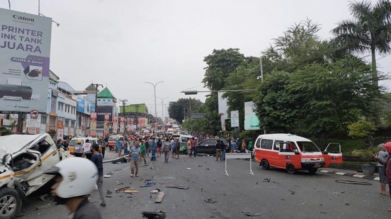 Tronton Tabrak 20 Pengendara di Balikpapan, 5 Orang Tewas