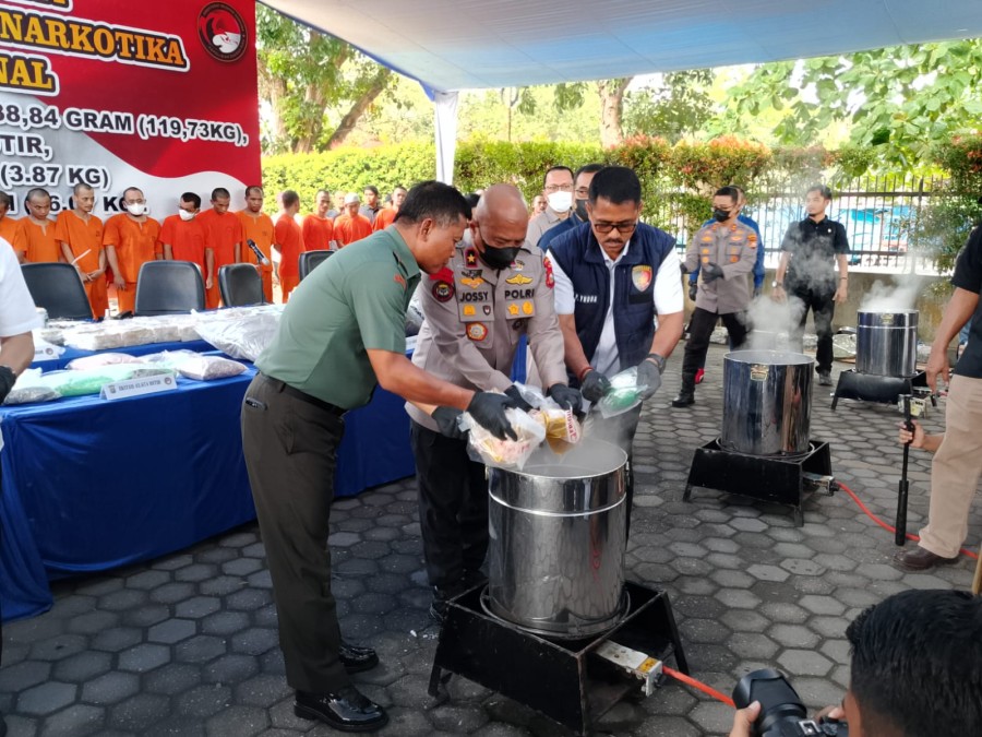 Polda Riau Musnahkan Barang Bukti Narkoba Jaringan Internasional Senilai Rp133 Miliar