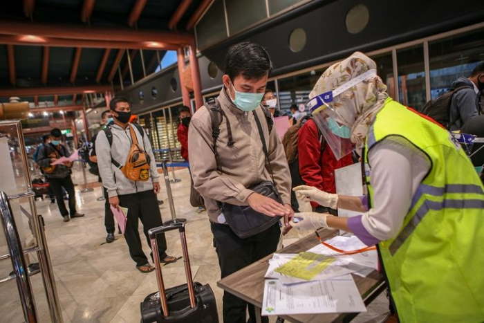 Pasien Covid Lolos, Rapid Test Kimia Farma di Bandara SSK II DipertanyakanÂ 