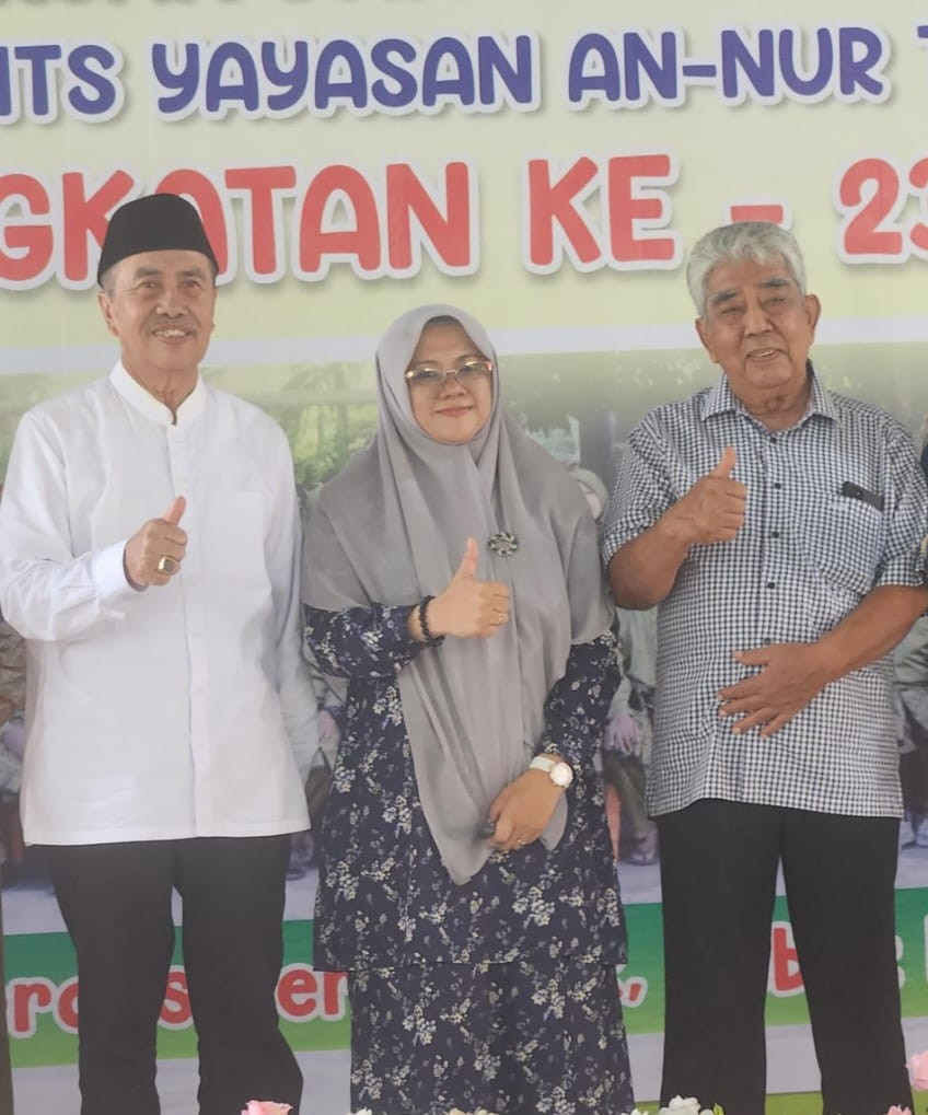 Diapit Arwin dan Syamsuar, Dr.Afni: Doakan Siak Lebih Baik