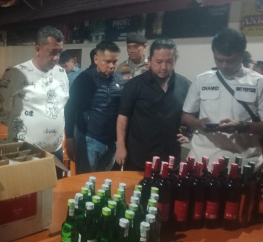 Tim Gabungan Pekanbaru Sisir Pujasera Cegah Peredaran Miras
