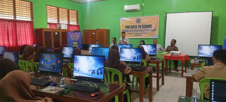 PWI Goes to School Disambut Antusias Pelajar SMAN 1 Tebingtinggi Barat