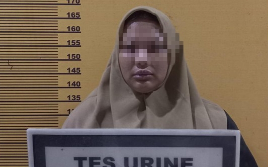 Tega! Wanita di Inhu Pukul Kepala Nenek dan Rampas Gelang Emas