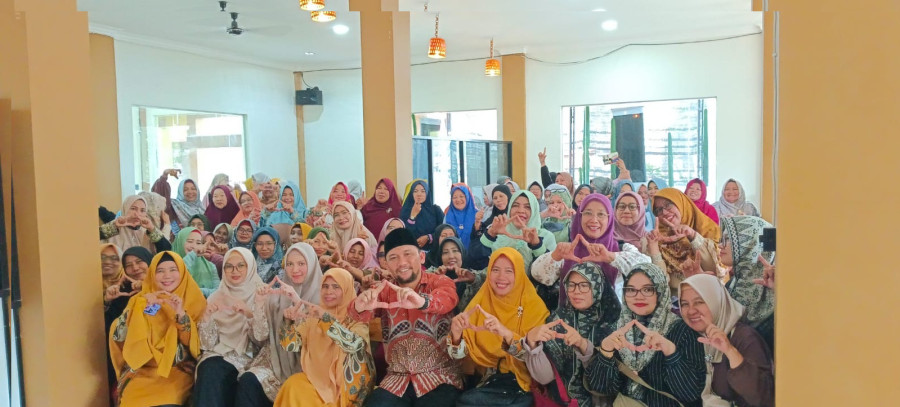 Menyala, Emak-emak Sahabat Ustadz Yasser Siap Menangkan Pasangan AMAn