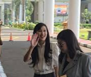 Diperiksa Kejagung, Sandra Dewi Beri Tanda Saranghaeyo