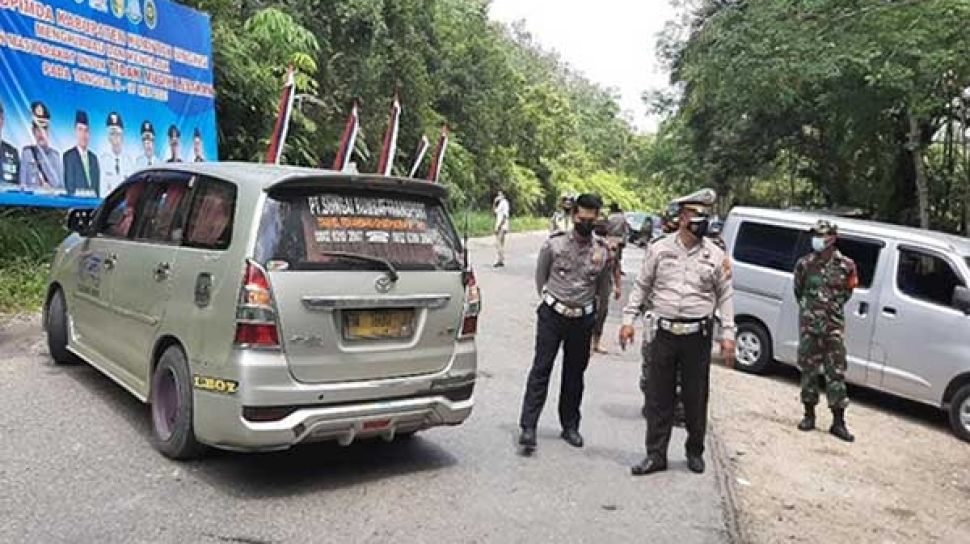 Ratusan Kendaraan di Pos Penyekatan Riau-Sumbar Dipaksa Putar Balik